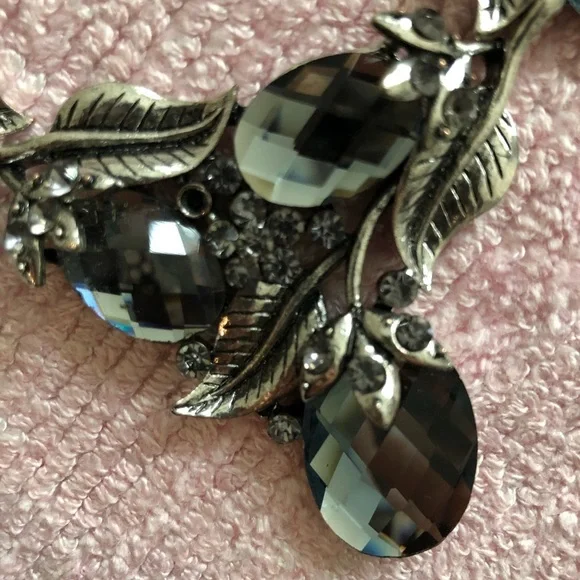Silver necklace w/ Swarovski crystals - Picture 10 of 12